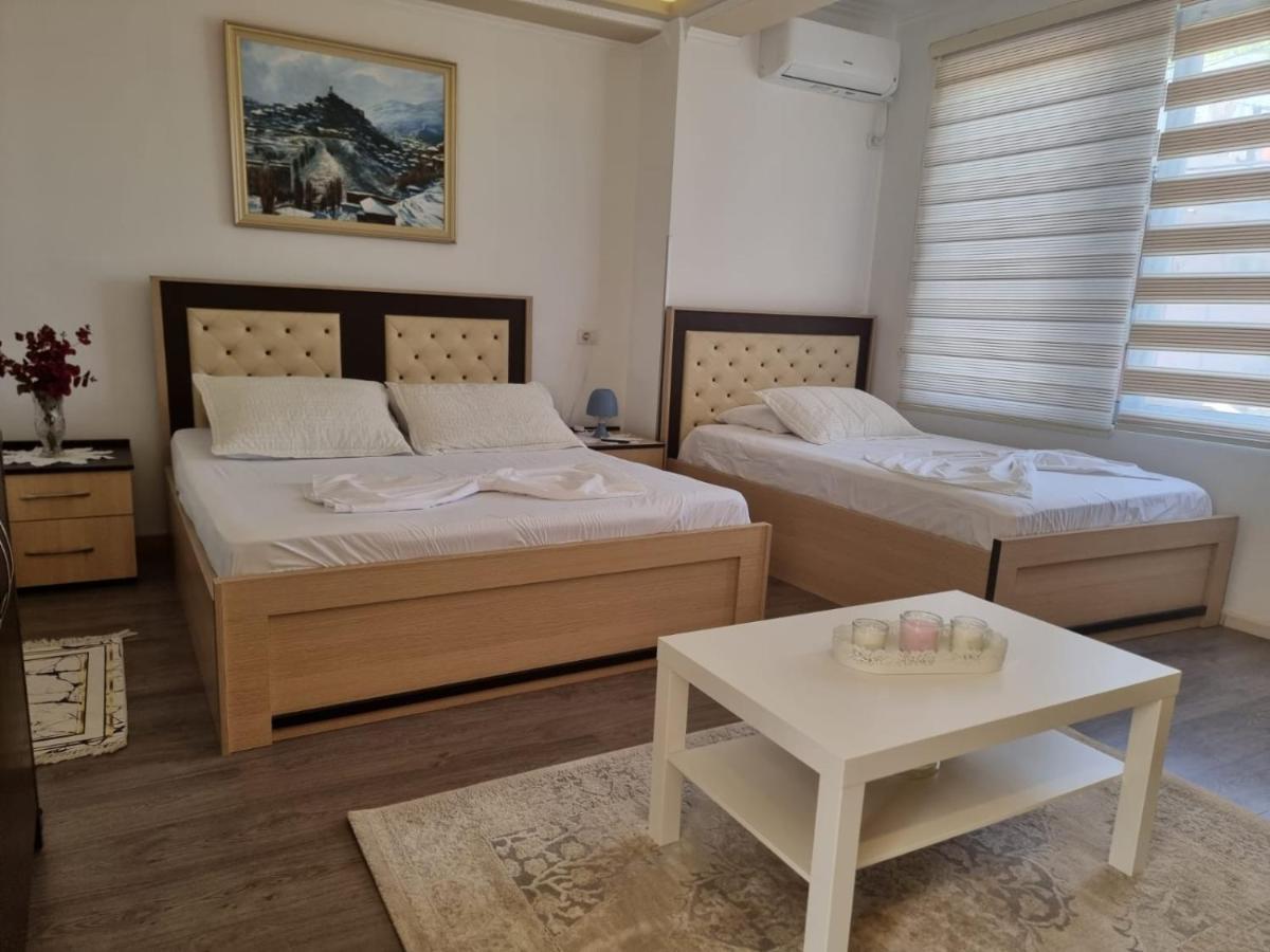 Double17 Apartaments Gjirokastër Extérieur photo
