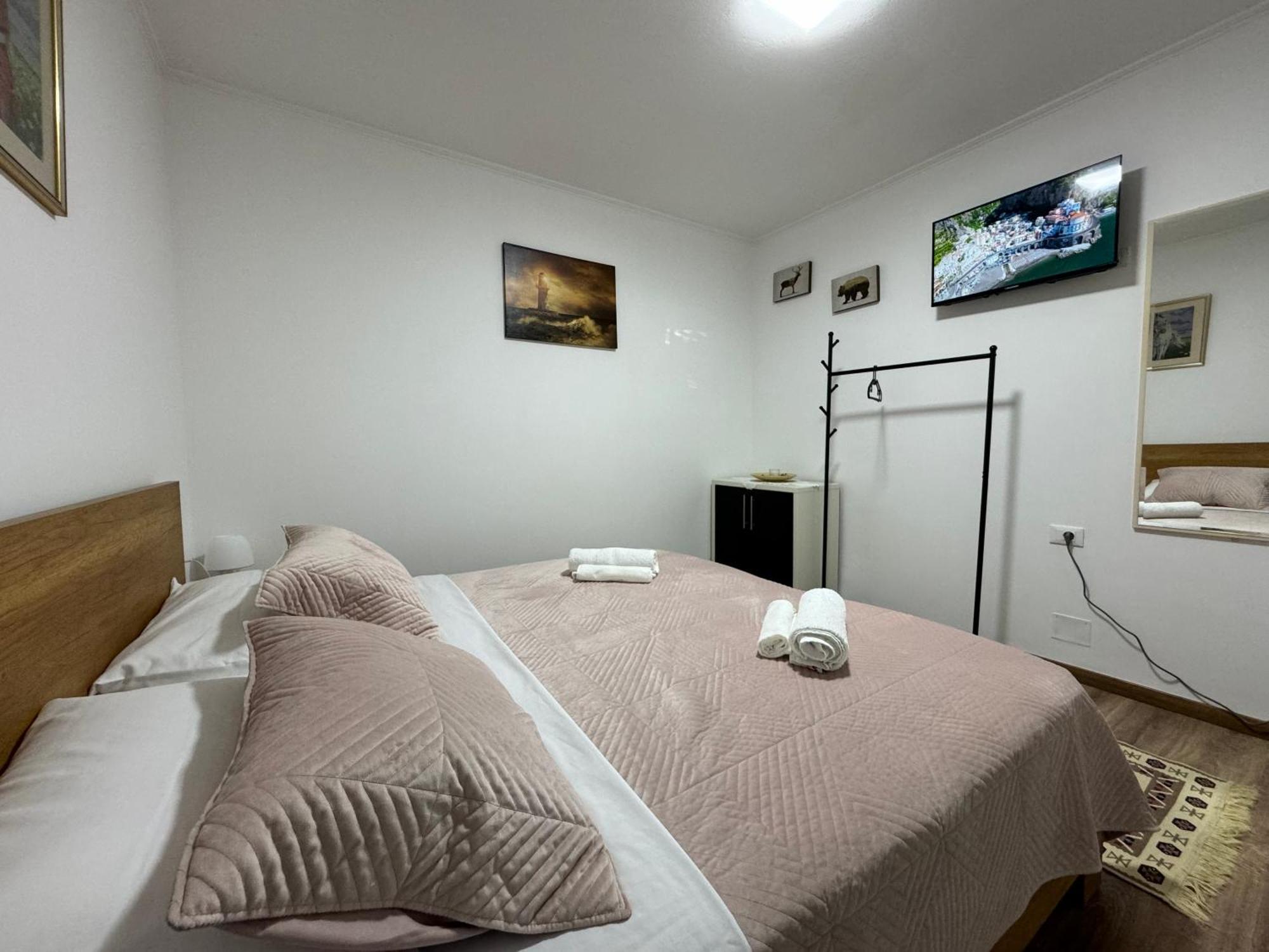 Double17 Apartaments Gjirokastër Extérieur photo