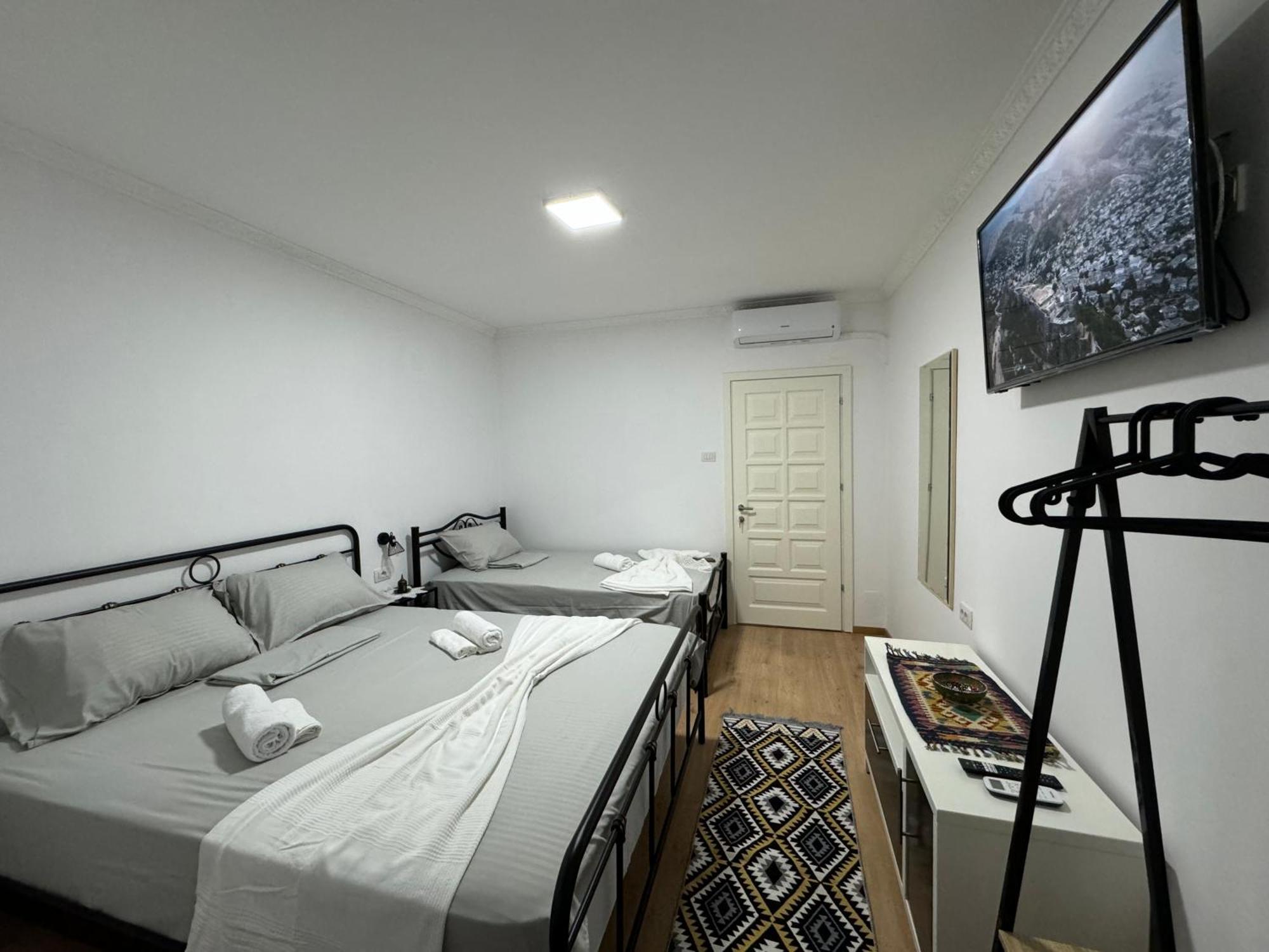 Double17 Apartaments Gjirokastër Extérieur photo