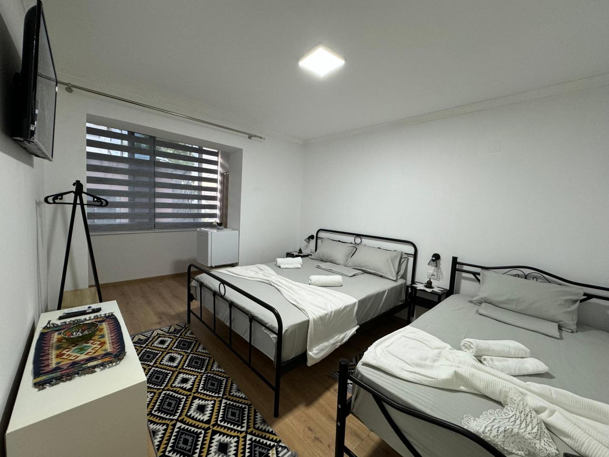 Double17 Apartaments Gjirokastër Extérieur photo