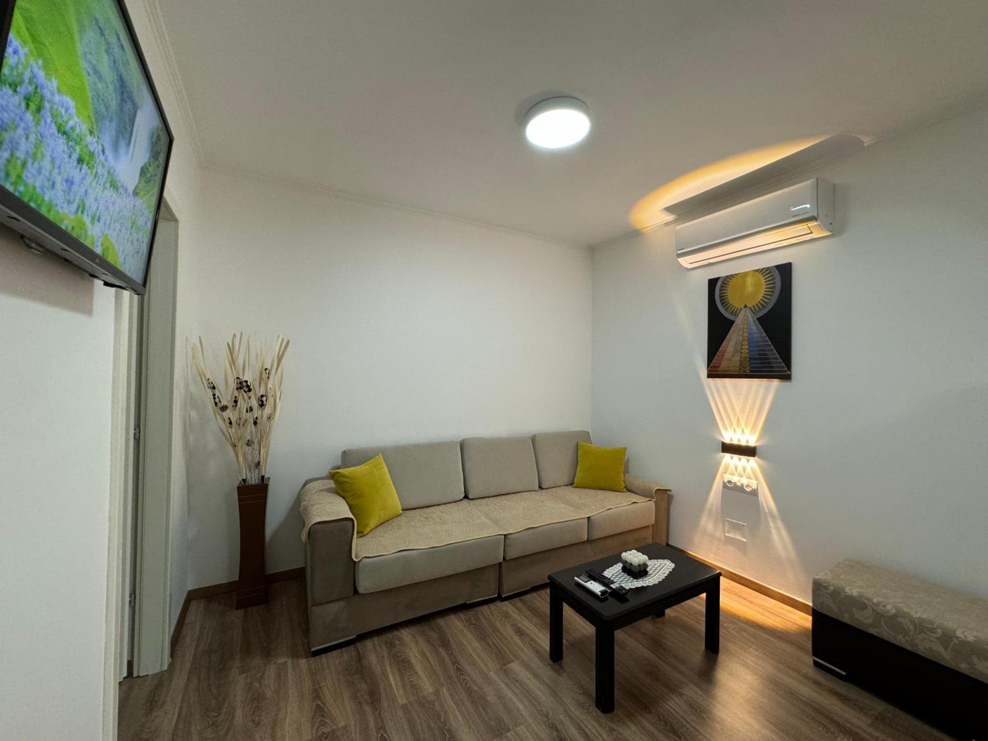 Double17 Apartaments Gjirokastër Extérieur photo