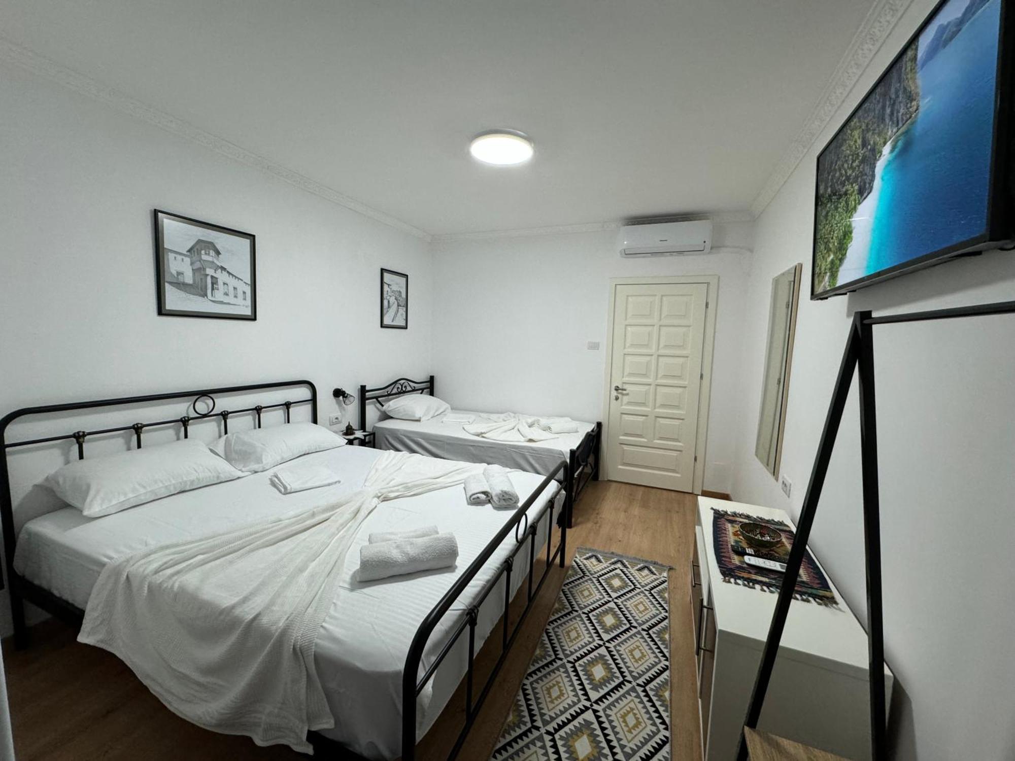 Double17 Apartaments Gjirokastër Extérieur photo