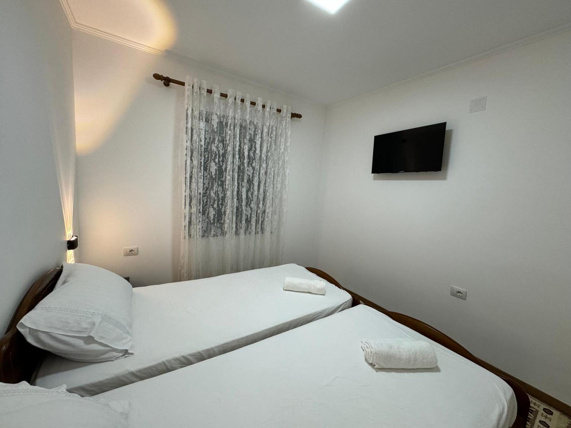 Double17 Apartaments Gjirokastër Extérieur photo