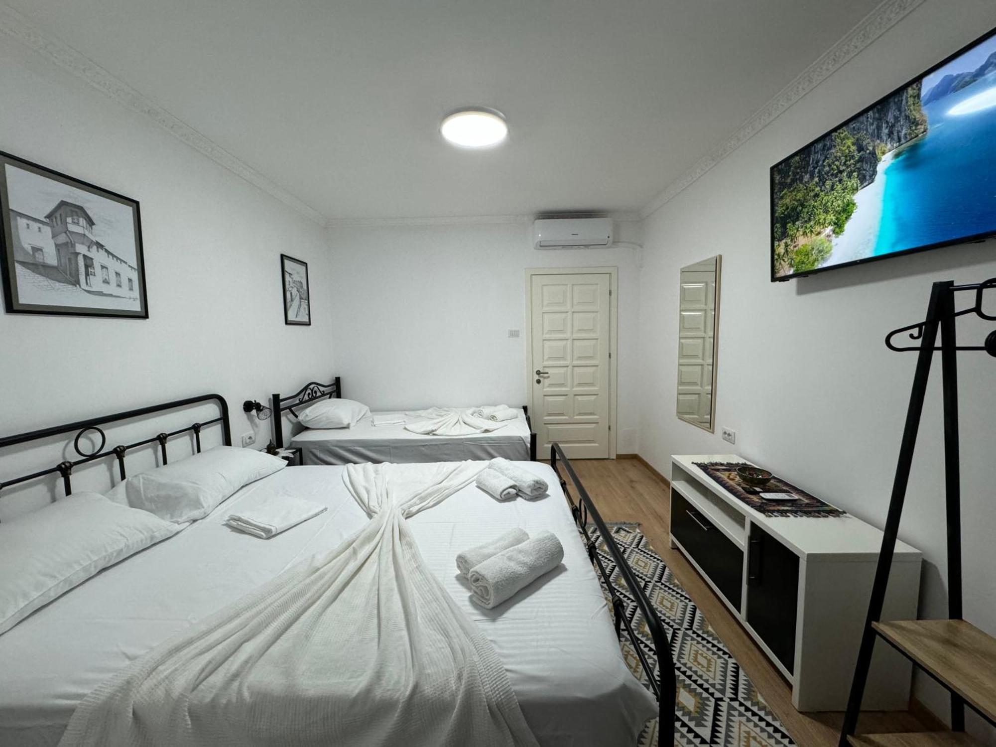 Double17 Apartaments Gjirokastër Extérieur photo