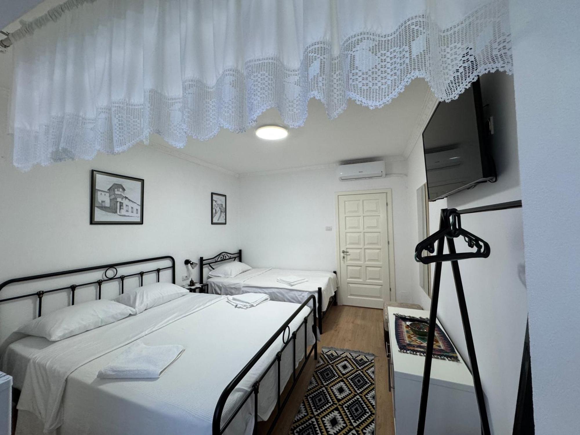 Double17 Apartaments Gjirokastër Extérieur photo
