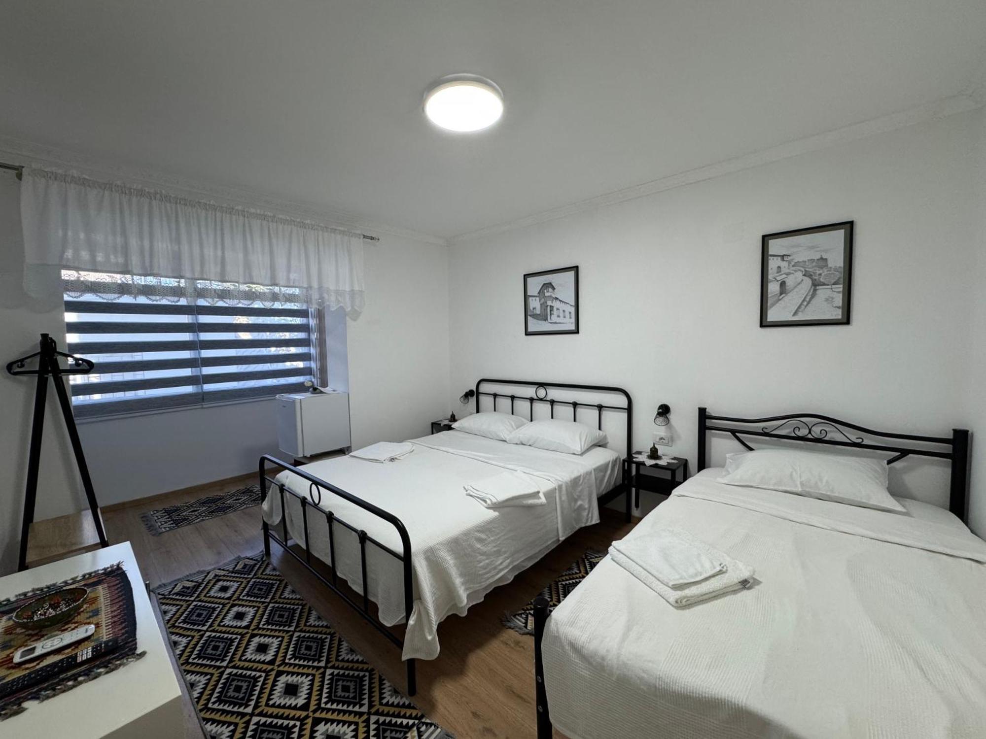 Double17 Apartaments Gjirokastër Extérieur photo